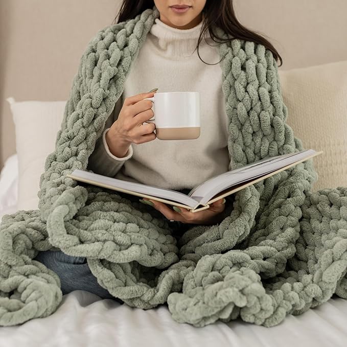 SAMIAH LUXE - Chunky Knit Blanket - King Size Sage Green Throw Blanket Cozy Soft Throw Blanket, Large Chunky Knit Throw